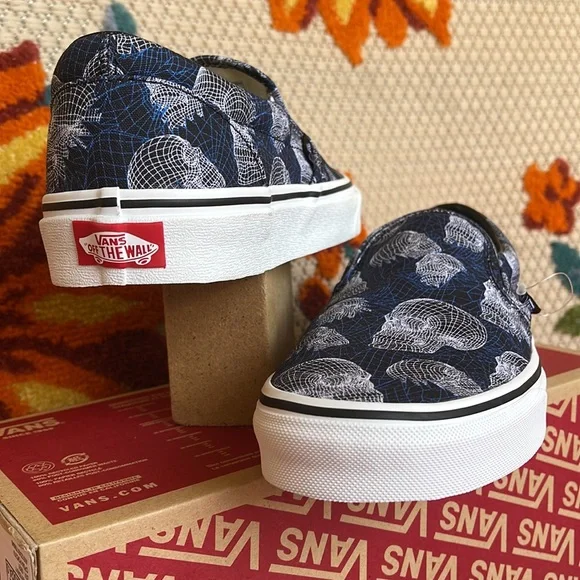 Vans Classic Slip-On
(Wireframe Skulls) Black/Trwht 
VNOA33TB9IB
WMNS sneakers - Picture 10 of 16